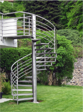Wendetreppe und Geländer aus Edelstahl